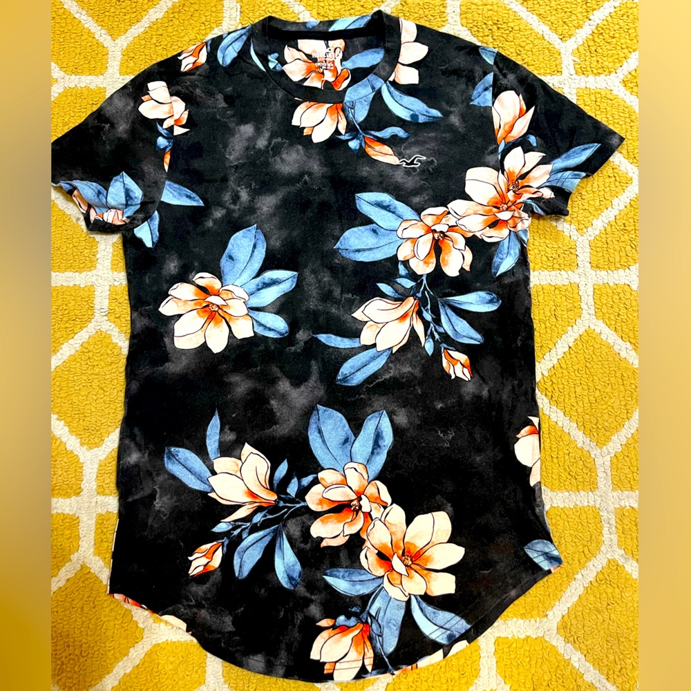 Hollister floral tee